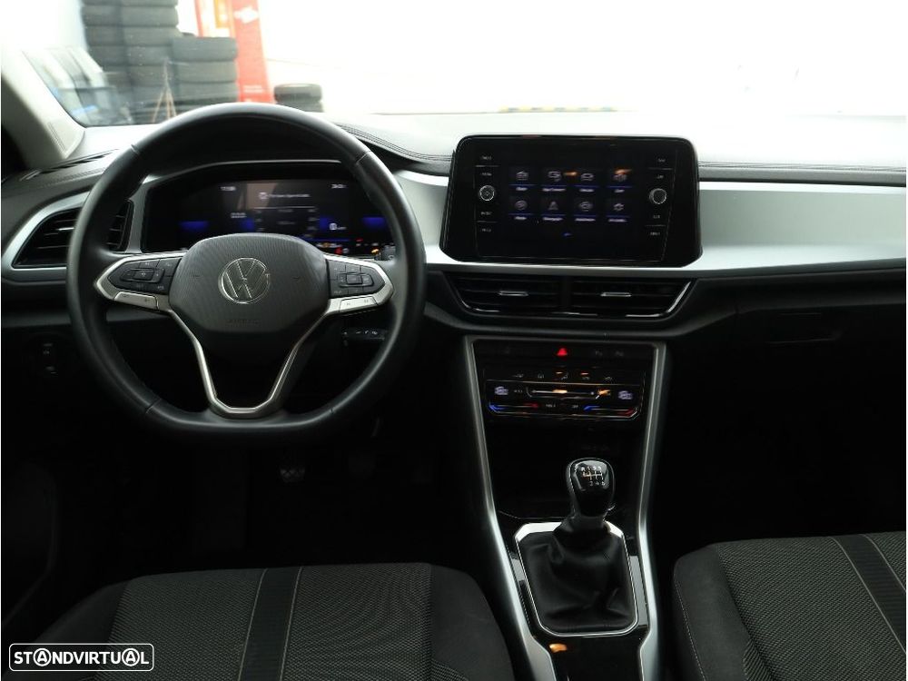 Volkswagen T-Roc 1.0 TSI Urban — fotografia 15