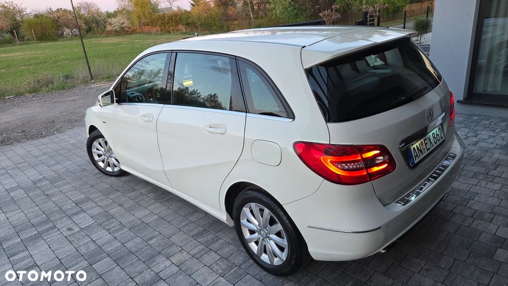 Mercedes-Benz Klasa B 180 (BlueEFFICIENCY) - 24