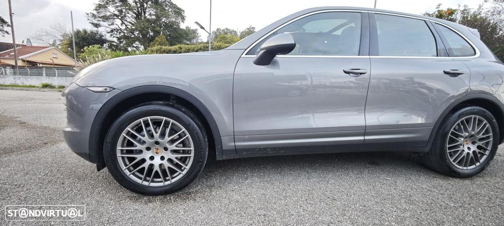 Porsche Cayenne Platinum Edition - 3