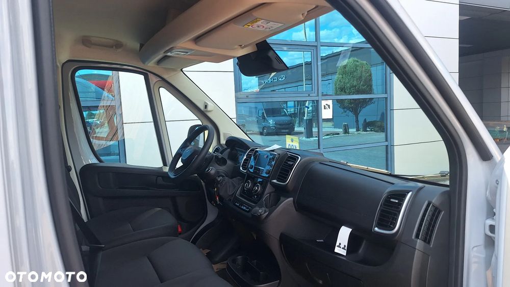 Peugeot Boxer Furgon L3H2 3.3T Diesel 2.2 140 KM Manual - 19