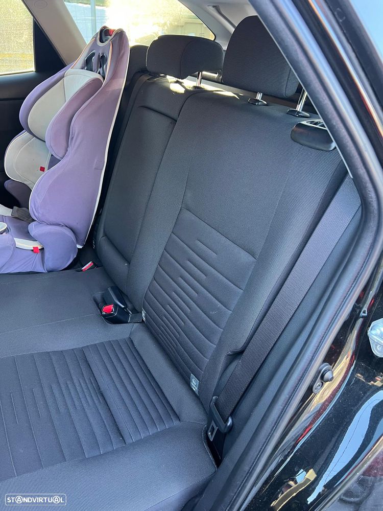 Toyota Auris Touring Sports 1.8 HSD Comfort - 18