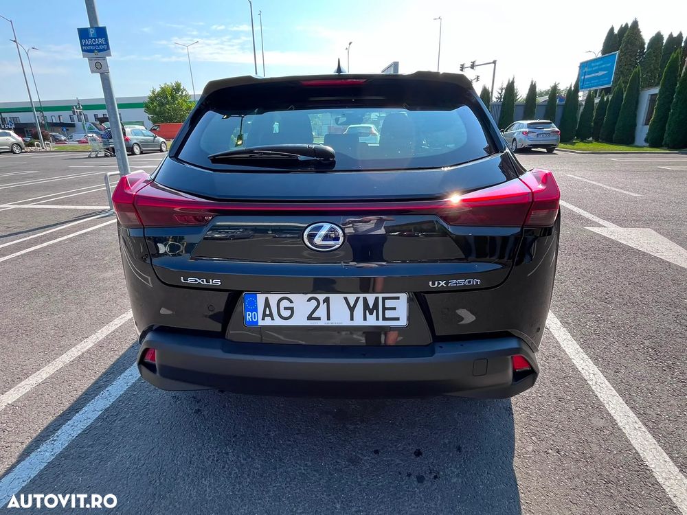 Lexus UX 250h FWD Executive - 6