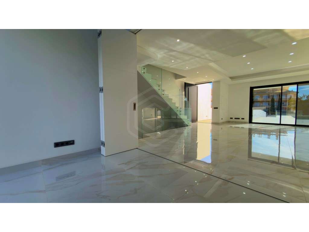 Moradia de Luxo no Coração de Vilamoura - Exclusividade, Design e C... - Grande imagem: 5/60