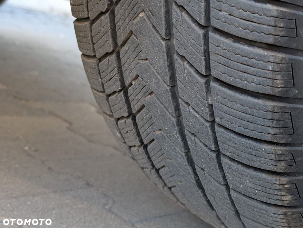 Jeep Grand Cherokee - 26