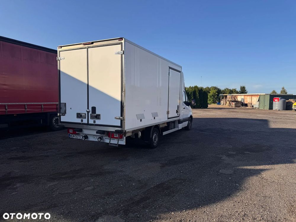 Mercedes-Benz Sprinter 319 V6 - 8