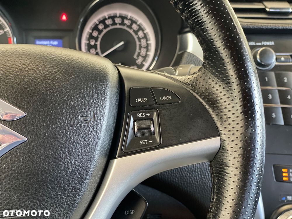 Suzuki Kizashi 2.4 Sport 4WD CVT - 28