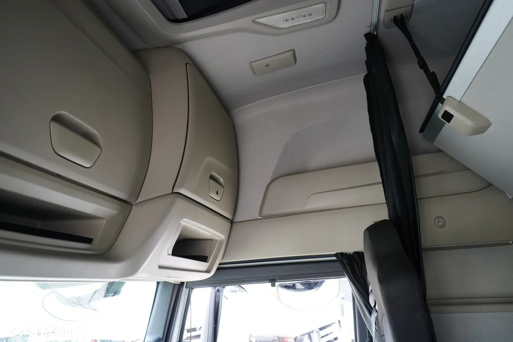 Iveco / S-WAY / 420 / E 6 / KONTENER + WINDA / 22 PALETY / RETARDER / OŚ SKRĘTNA / ROLETA - 37