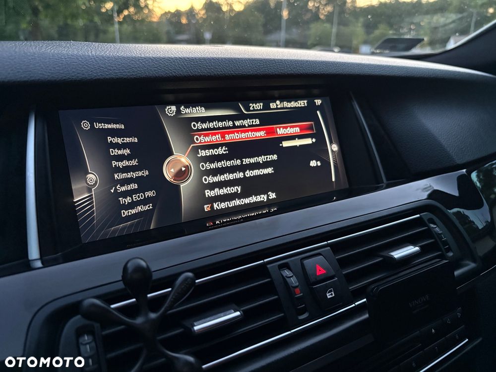 BMW Seria 5 525d xDrive - 29