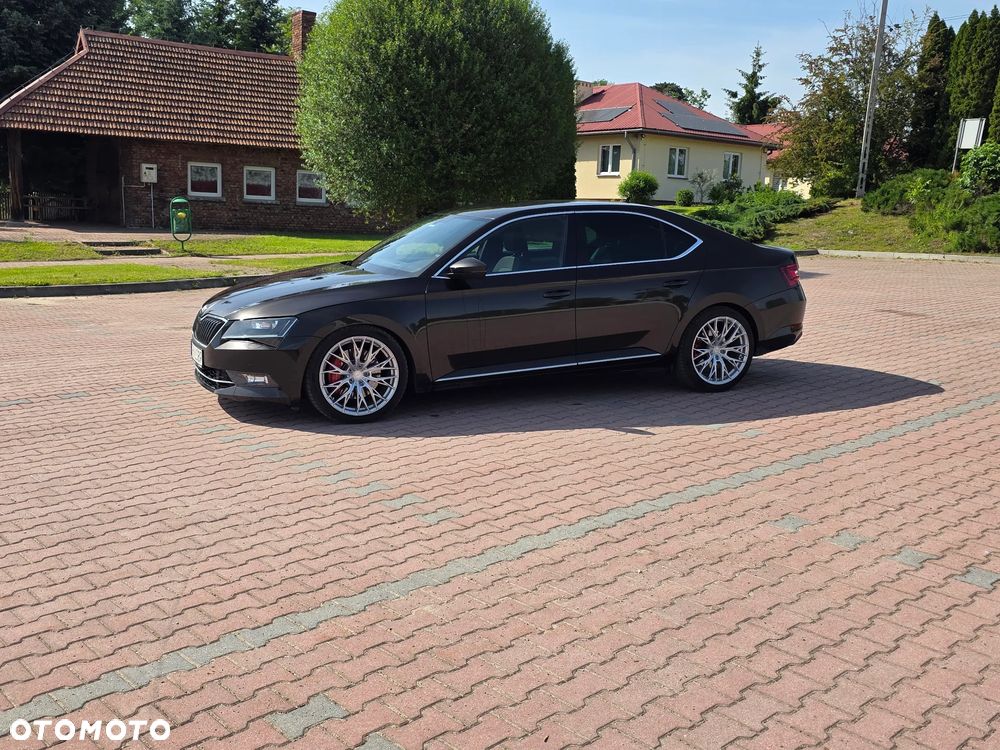 Skoda Superb 2.0 TDI 4x4 Style DSG - 3