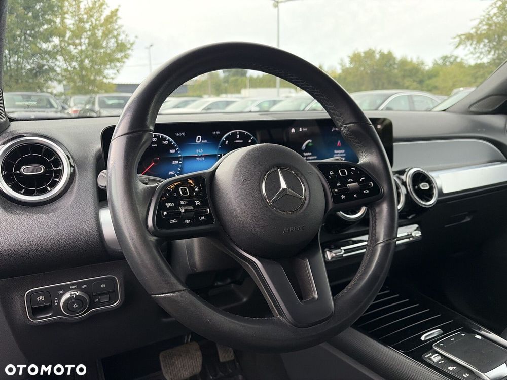 Mercedes-Benz GLB - 11