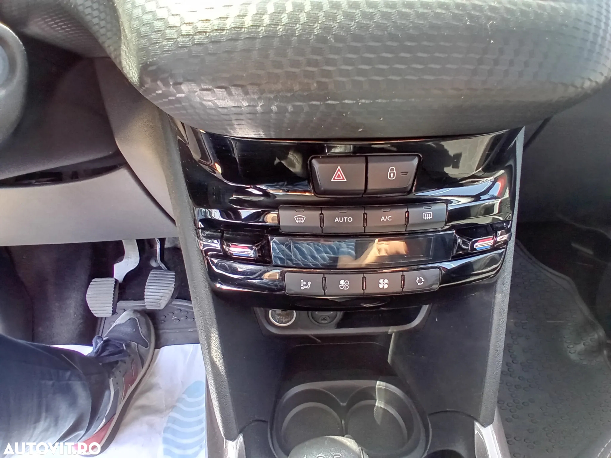 Peugeot 2008 1.2 PureTech Turbo Active - 4