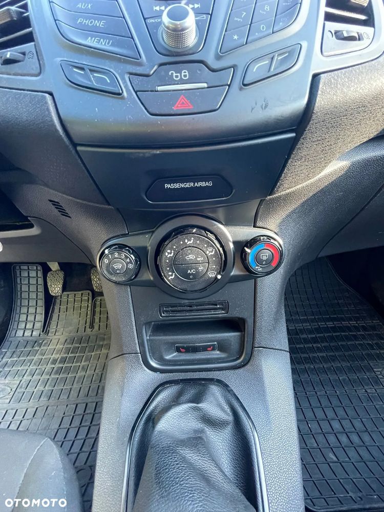 Ford Fiesta - 10