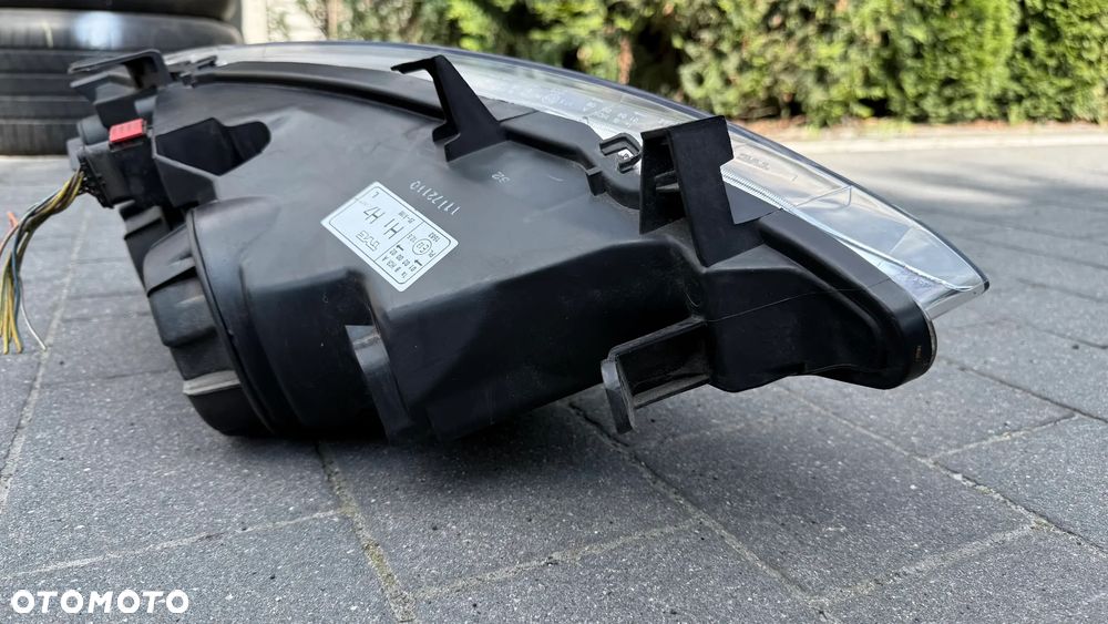 Lampa przednia lewa Peugeot 307 EU Europa lewy przód TYC A166 Reflektor 3A/C, SW 3H, CC 3B, 3E - 7
