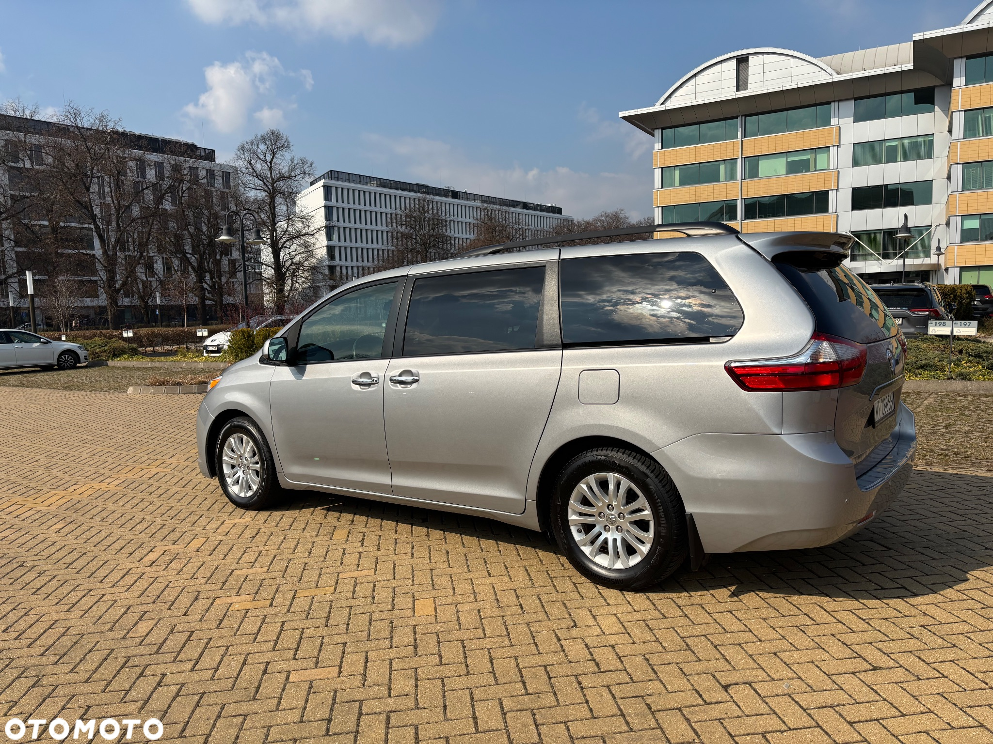 Toyota Sienna 3.5 V6 XLE AWD - 9