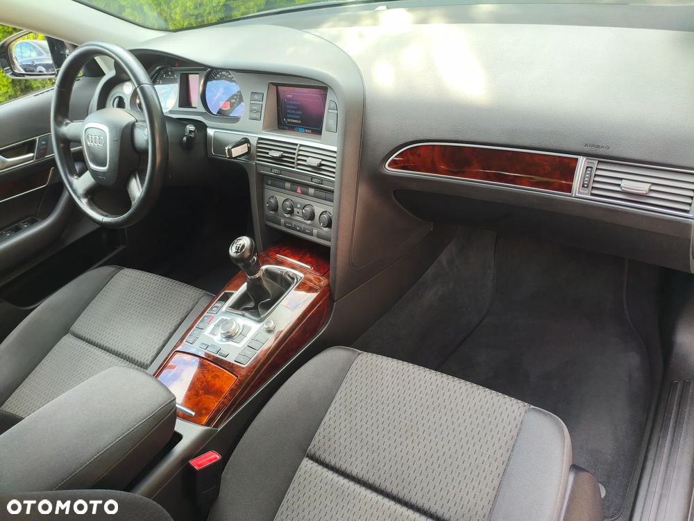 Audi A6 Limousine 2.4 - 6