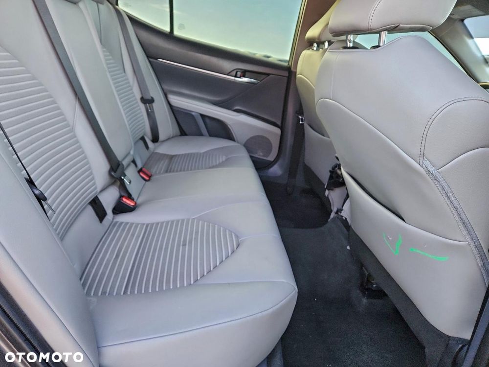 Toyota Camry - 11