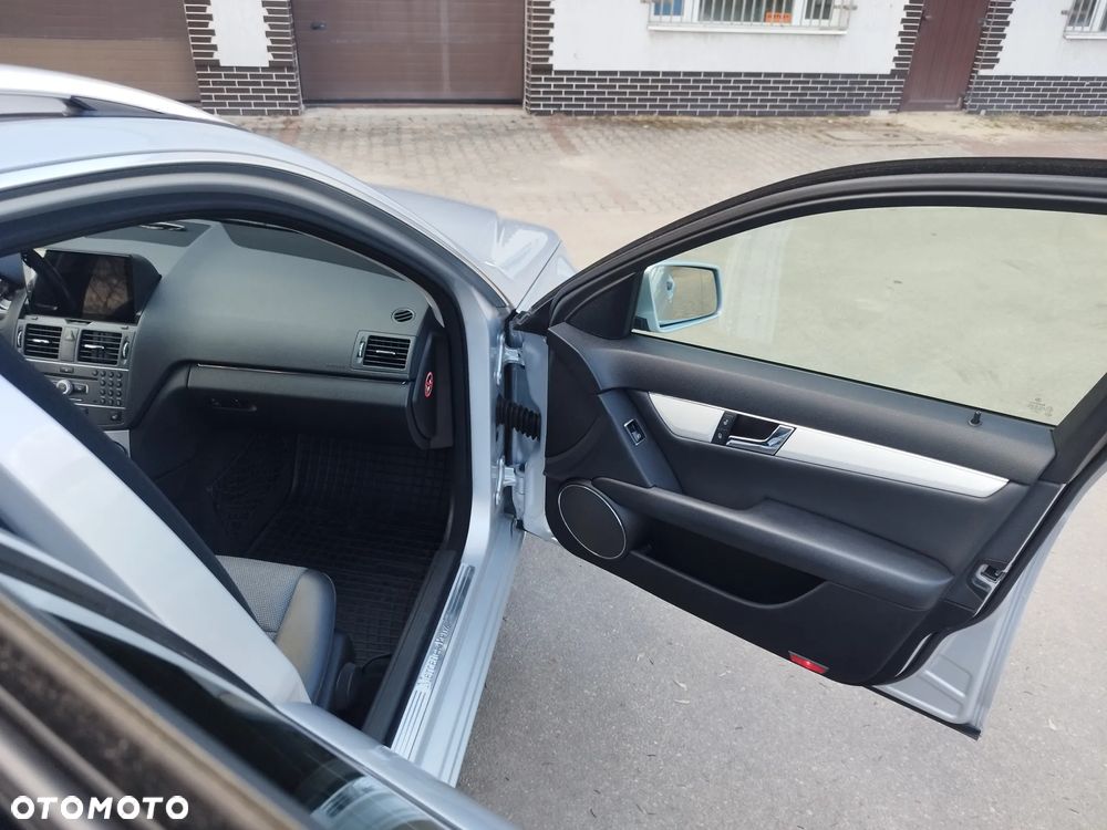 Mercedes-Benz Klasa C 200 CGI Automatik BlueEFFICIENCY Avantgarde - 20