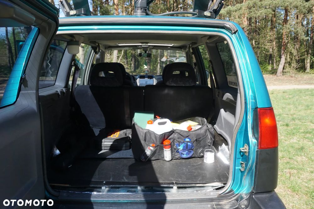 Nissan Terrano 2.4 SR - 5