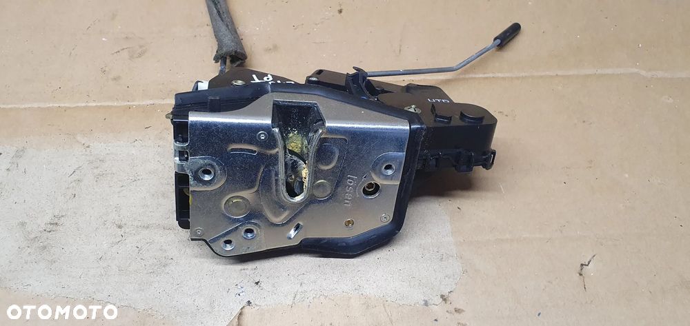 Zamek drzwi prawy tył tylny BMW E46 8196034 - 2