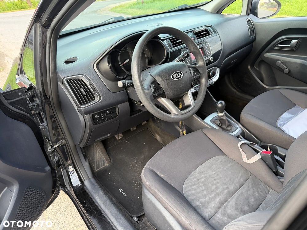 Kia Rio - 16