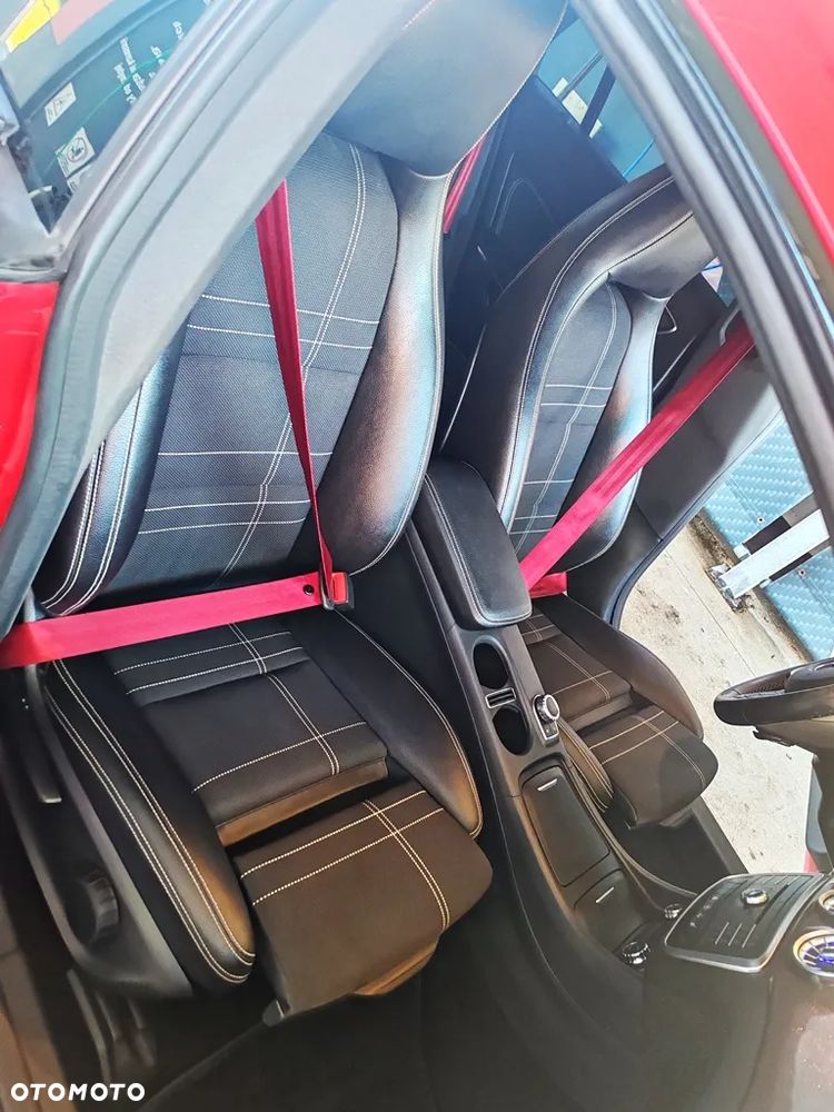 Mercedes-Benz CLA 220 d 7G-DCT Urban - 25