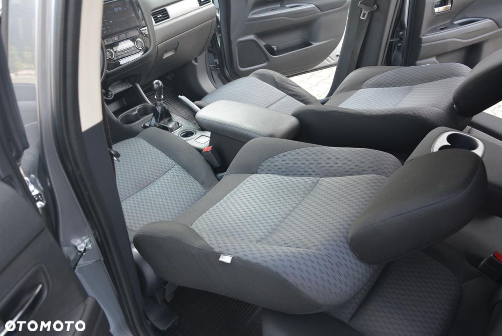 Mitsubishi Outlander 2.2 DID Intense + - 30