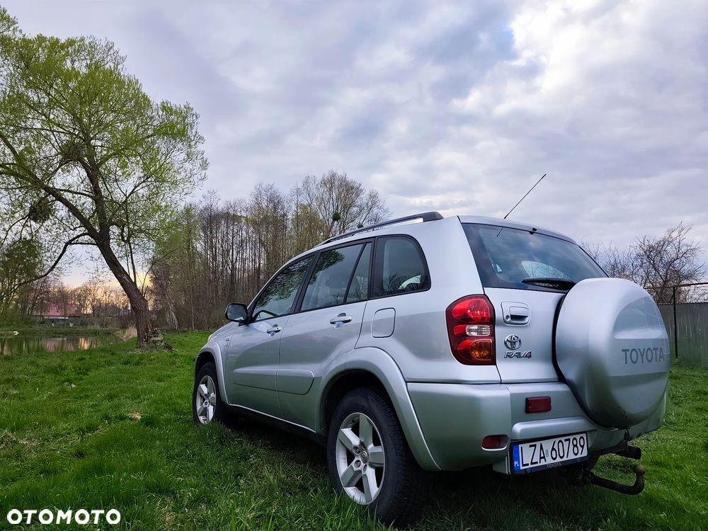 Toyota RAV4 D-4D 4x4 - 5