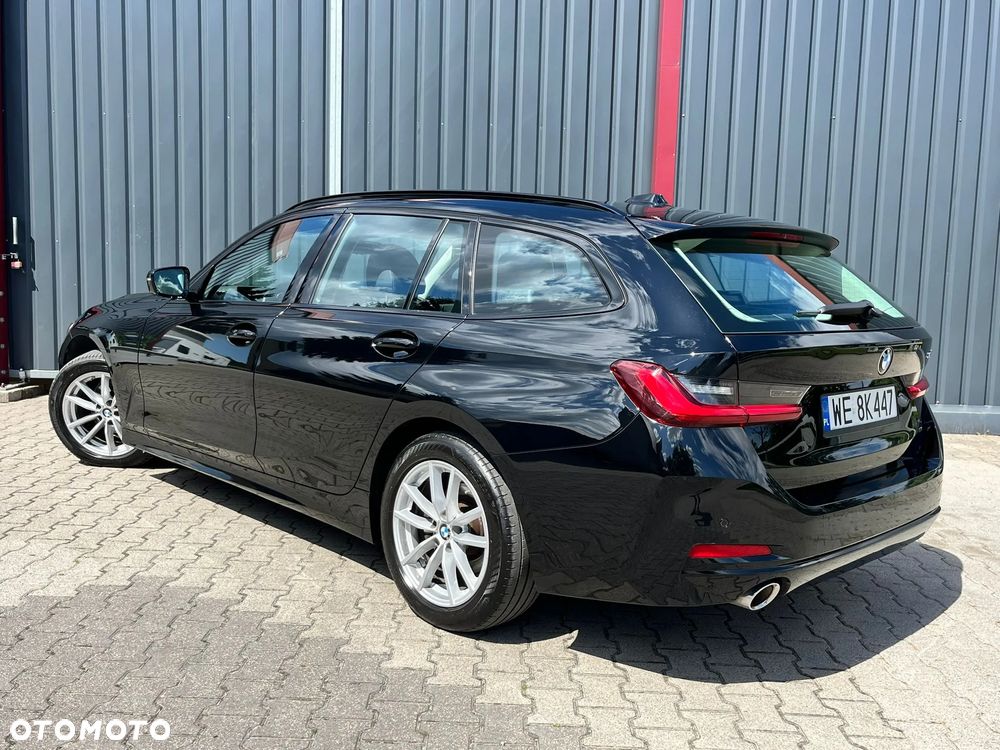 BMW Seria 3 318d mHEV - 4