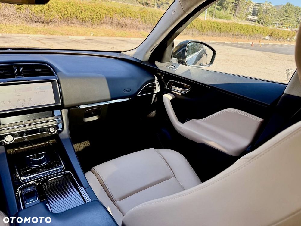Jaguar F-Pace 2.0 i4P AWD R-Sport - 11