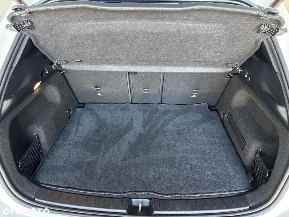 Mercedes-Benz GLA - 23