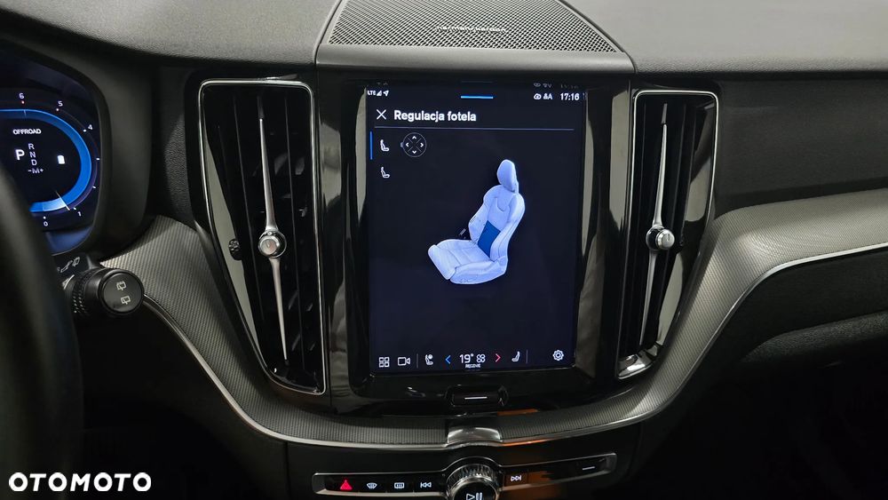 Volvo XC 60 B4 D AWD Plus Dark - 23