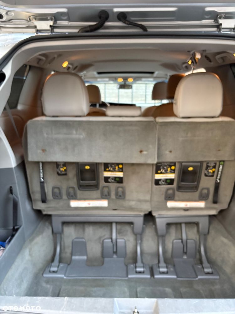 Toyota Sienna 3.5 V6 SE - 19