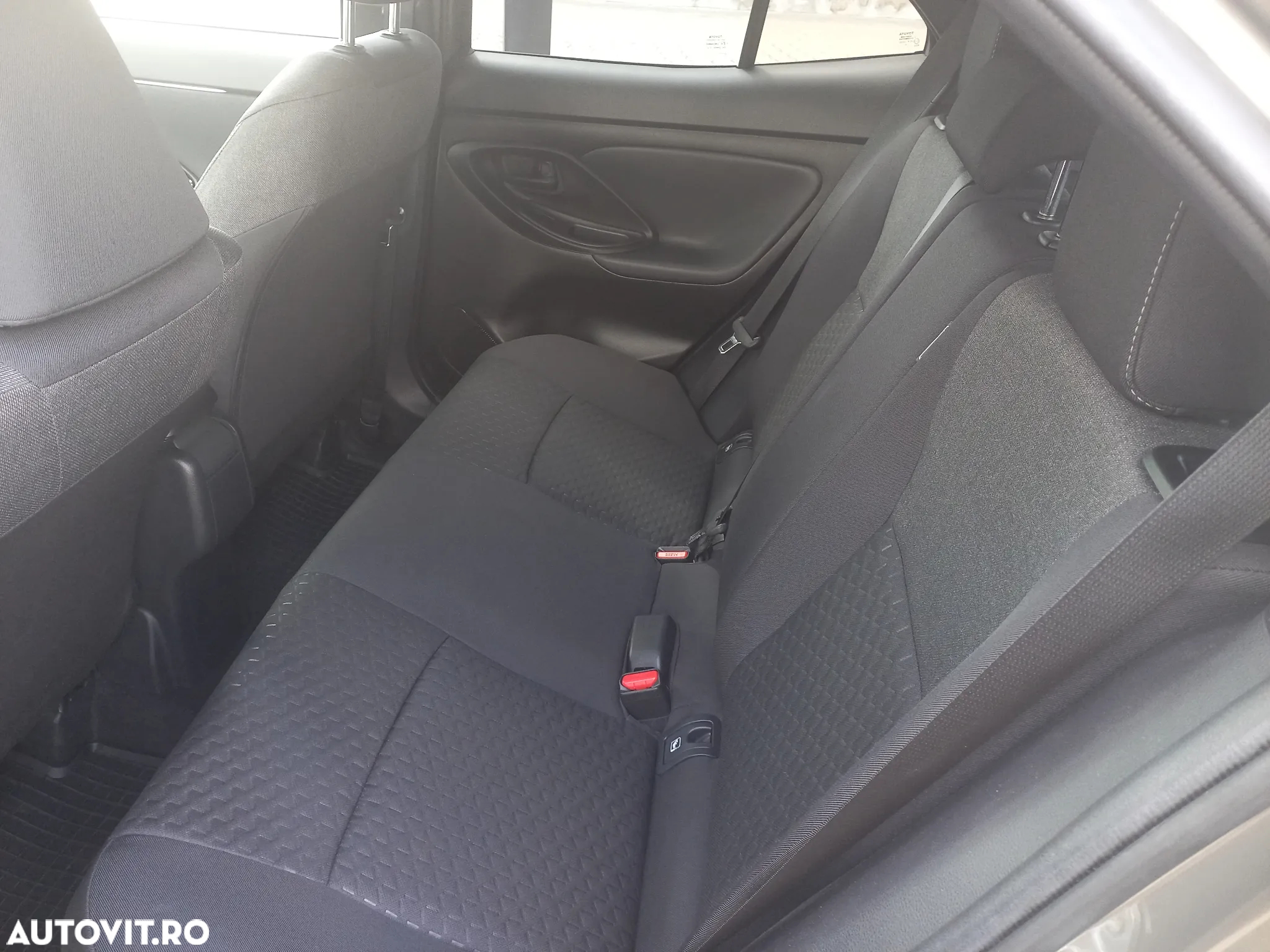 Toyota Yaris Cross 1.5 VVT-i HSD 4x2 Dynamic - 12