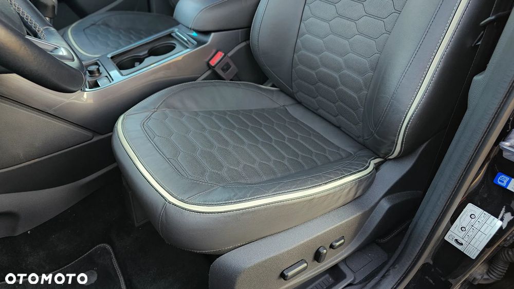 Ford Kuga 2.0 TDCi 2x4 Vignale - 25