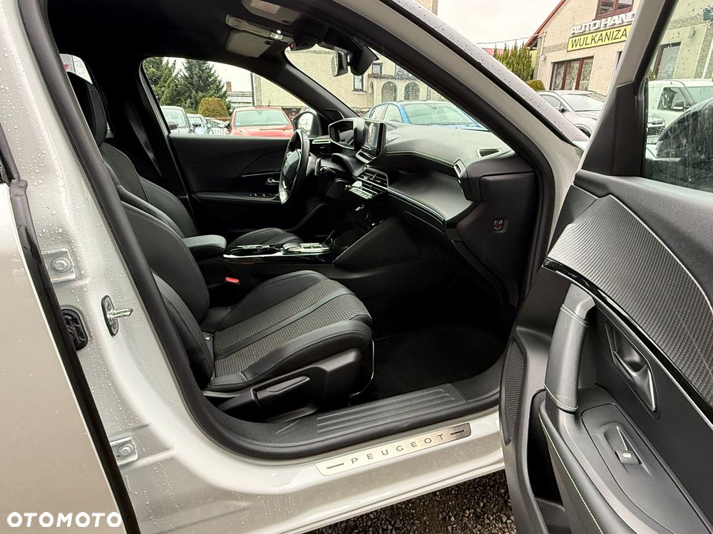 Peugeot 2008 PureTech 130 EAT8 GT Pack - 26