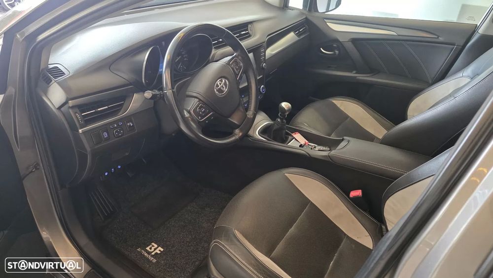 Toyota Avensis Touring Sports 2.0 D-4D Exclusive+GPS - 6