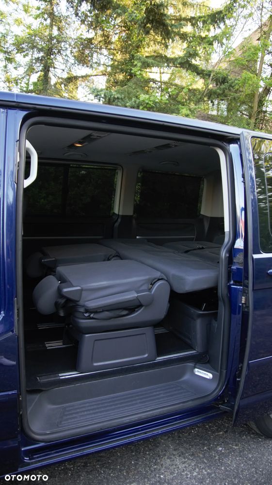 Volkswagen Multivan - 13
