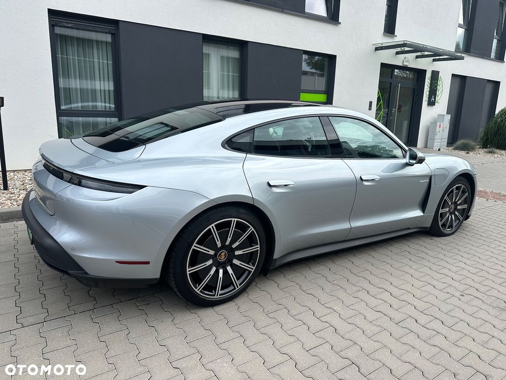 Porsche Taycan 4 - 9