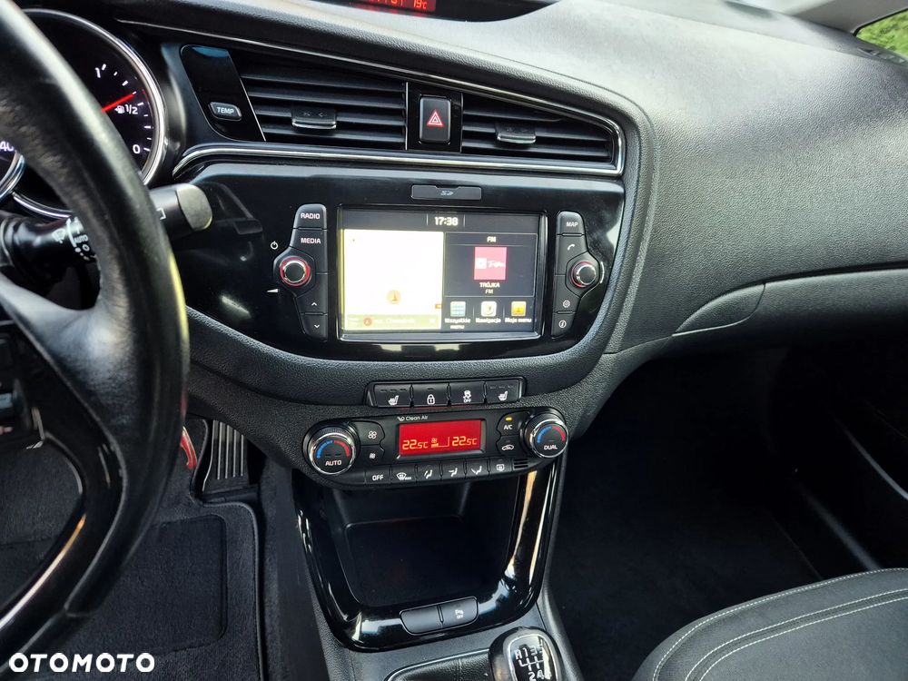 Kia Ceed 1.6 GDI Dream Team Edition - 25