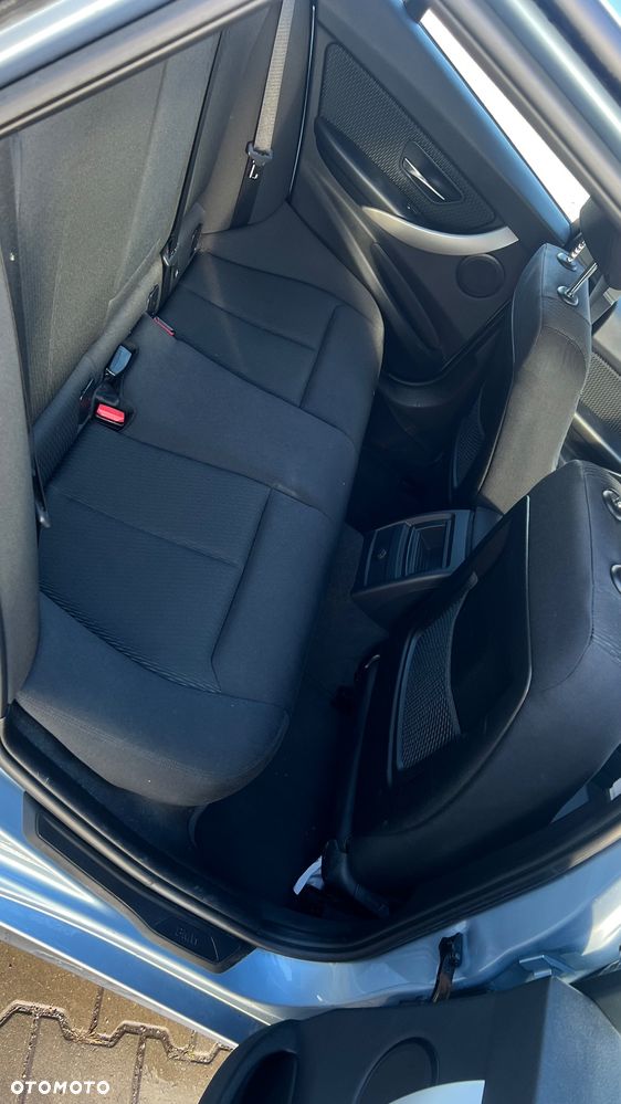 BMW Seria 3 320i Sport Line - 14