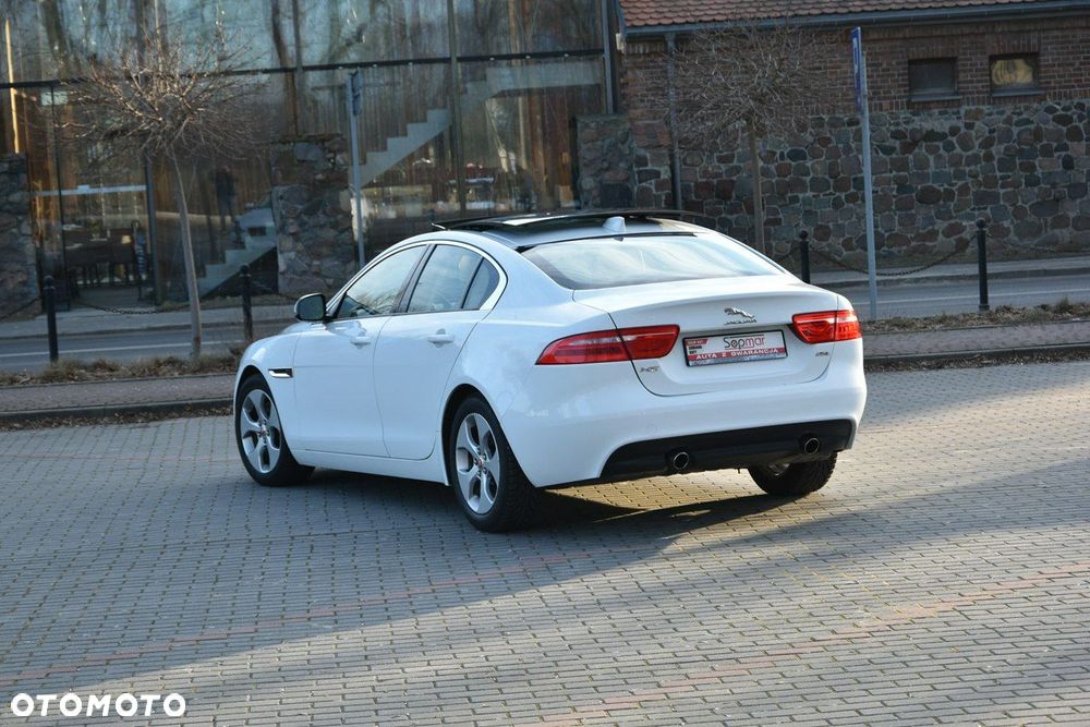 Jaguar XE - 18