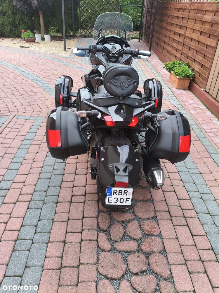 Can-Am Spyder - 17