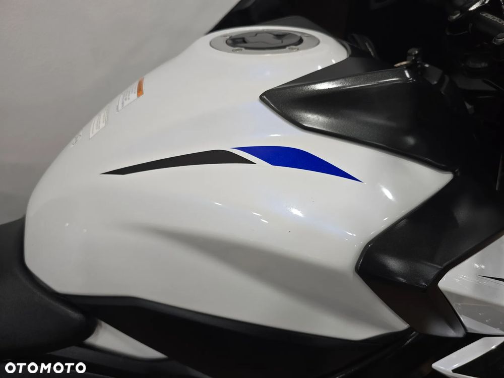 Suzuki GSX - 17