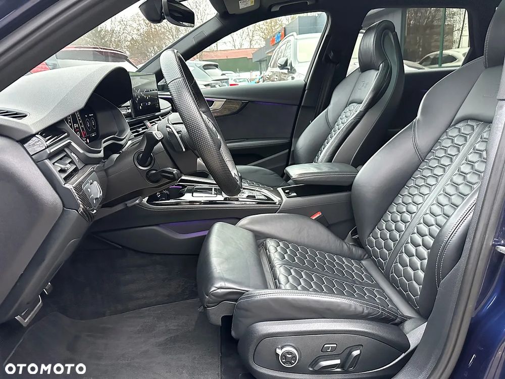 Audi RS4 Limousine - 8