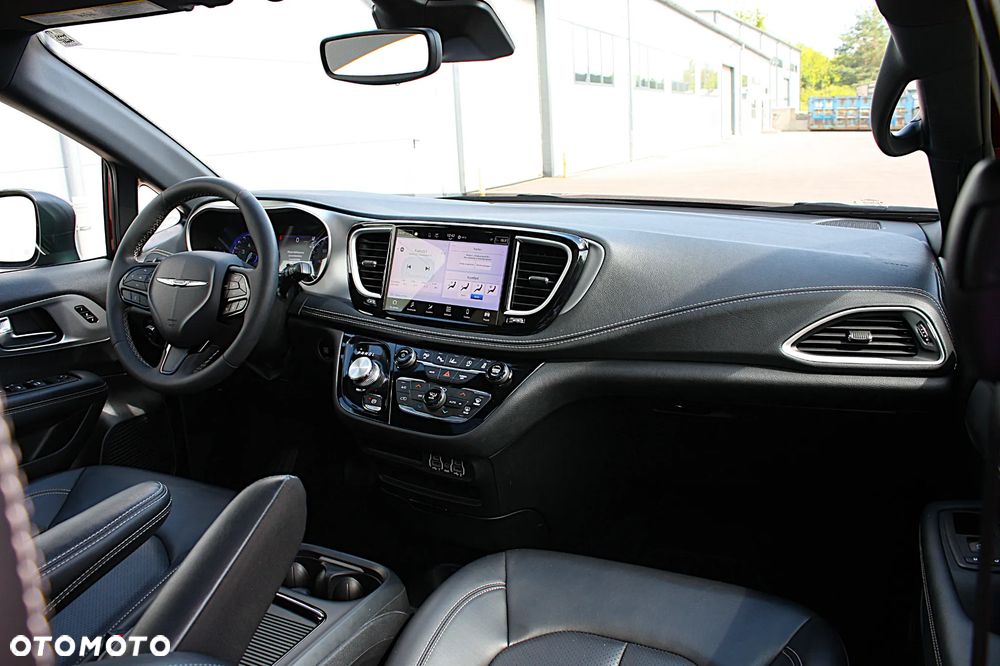 Chrysler Pacifica - 20