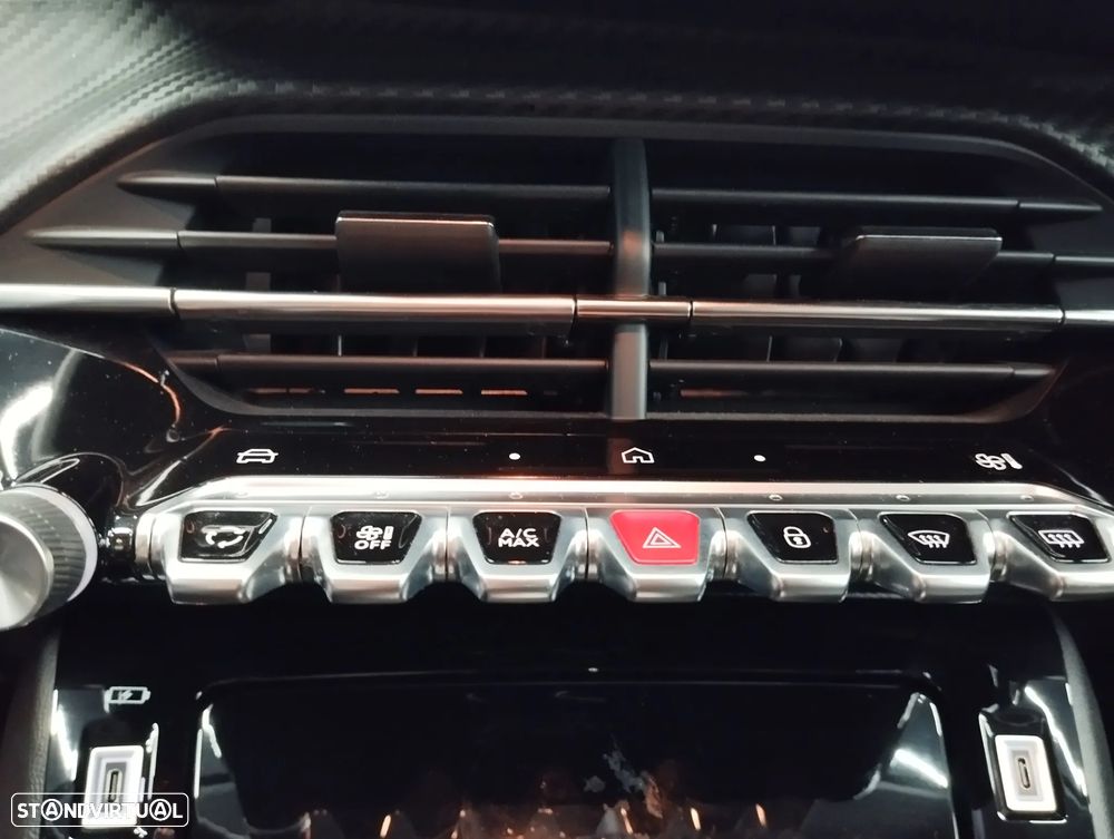 Peugeot 208 1.2 Hybrid Allure e-DCS6 - 32