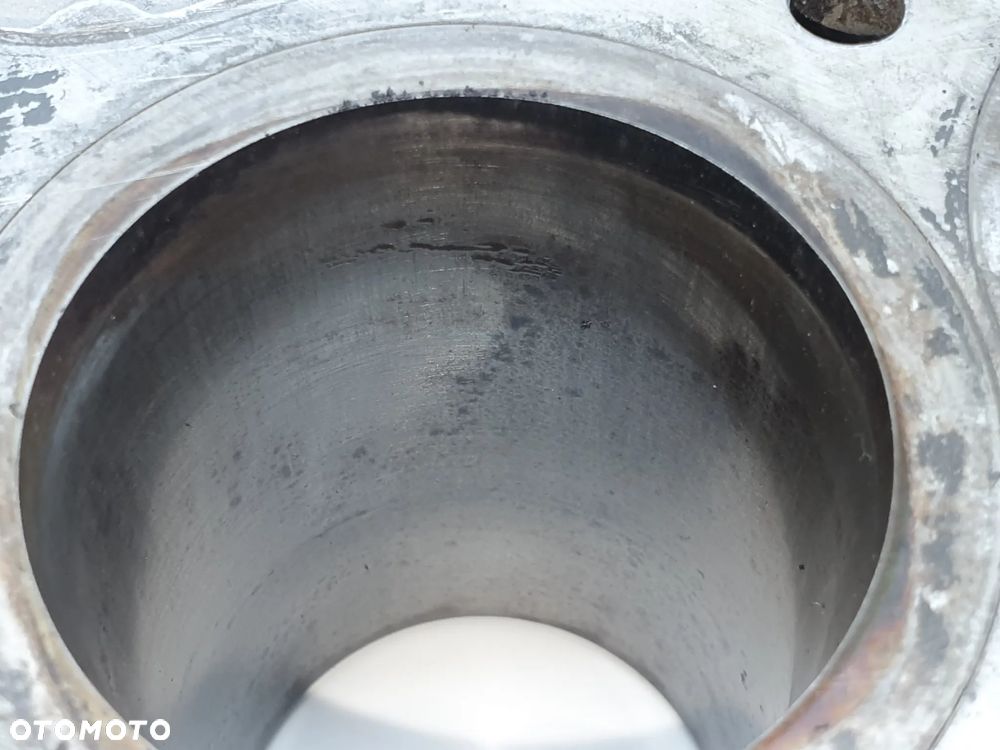 SUZUKI GSX 550 82-88 CYLINDER CYLINDRY BLOK + TŁOKI - 24