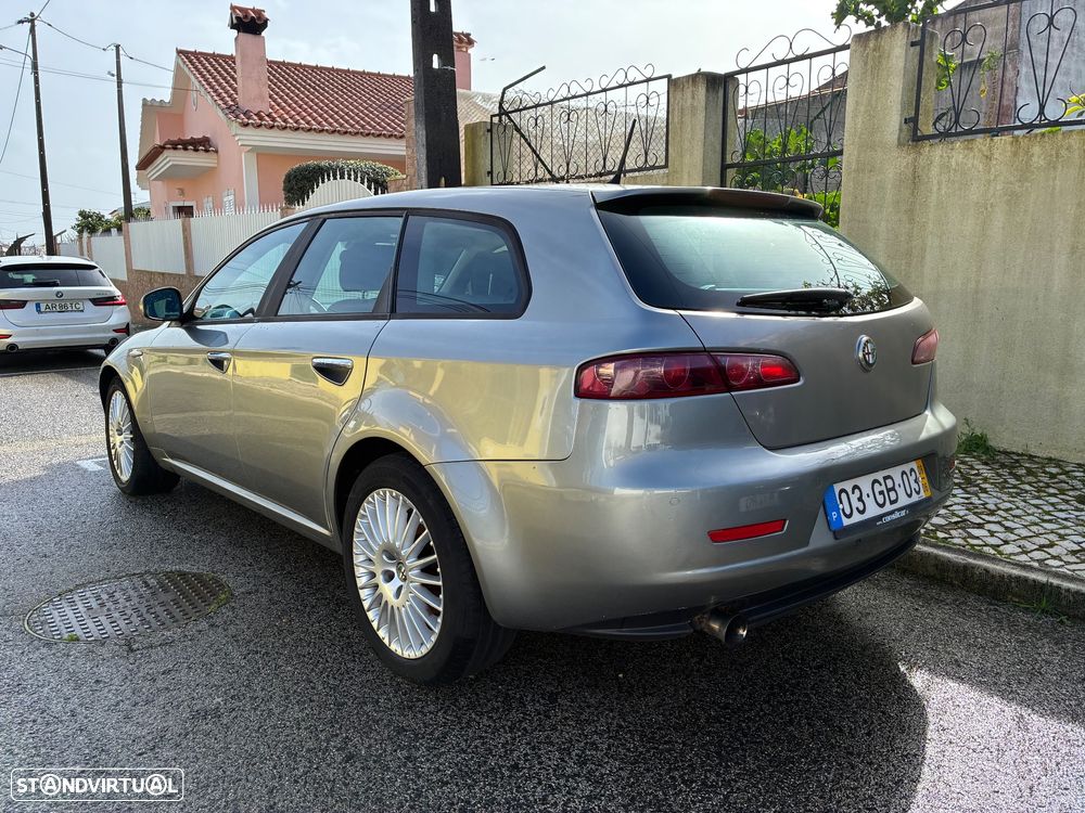 Alfa Romeo 159 Sportwagon 1.9 JTDm 16V Elegante - 3