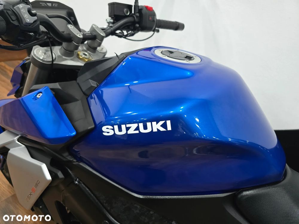 Suzuki GSX - 10