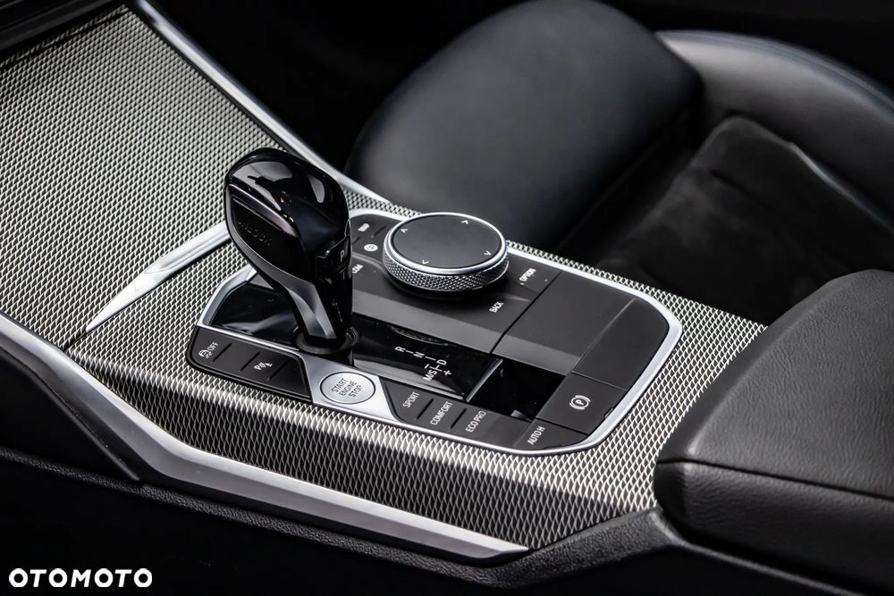 BMW Seria 3 320d xDrive M Sport sport - 9